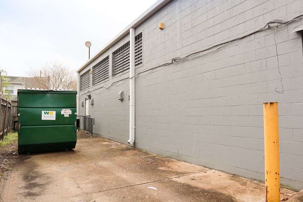 ±10,025 SF Endcap Suite in Sena Mall Shopping Center: 1111 Veterans Memorial Blvd, Metairie, LA 70005